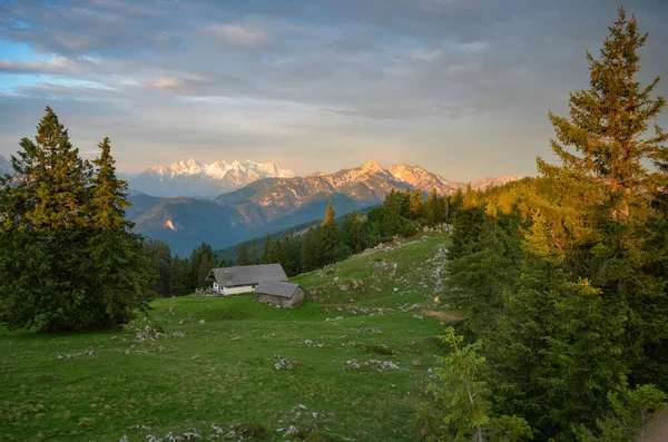 Kohler Alm Cabana Montanha Perto Inzell Com Sonntagshorn Loferer Steinberge — Fotografia de Stock