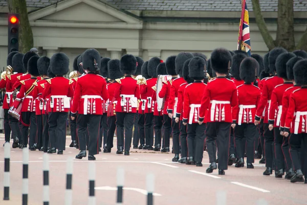 Őrségváltás Londoni Buckingham Palotában Teh Queen Hagyományos Katonái Egyesült Királyság — Stock Fotó