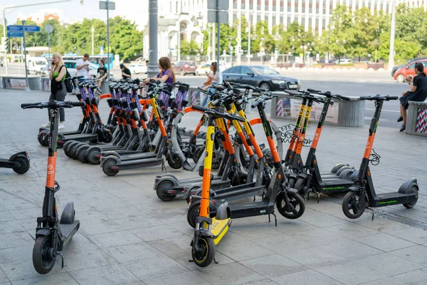 Moscow Rússia Jul 2021 Scooters Elétricos Estacionados Serviço Aluguel Moscou — Fotografia de Stock