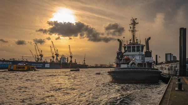 Hamburg Německo 2021 Krásný Výhled Landungsbruecken Přístavu Elbabwaerts Hamburku Německo — Stock fotografie