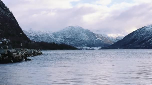 Piękny Krajobraz Jeziora Górach — Wideo stockowe