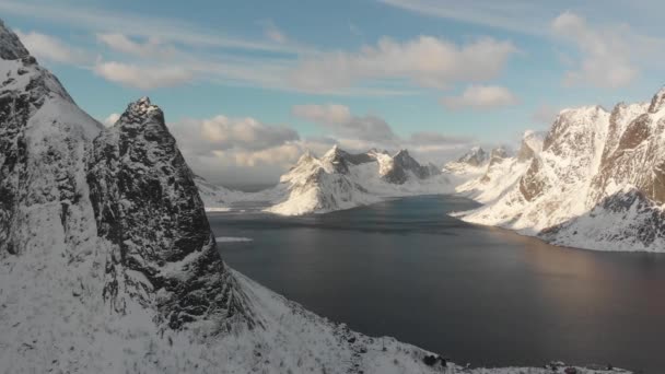 Piękne Ujęcia Szczytów Gór Jeziora — Wideo stockowe