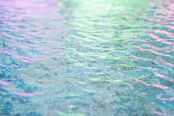 Ein Abstrakter Hintergrund Aus Farbenfroher Wasseroberfläche — Stockfoto