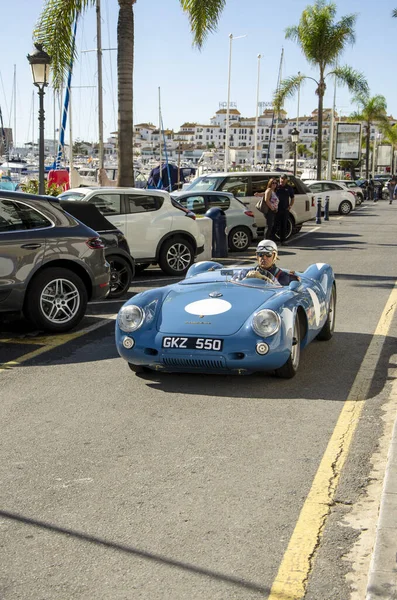 マルベージャ スペイン 2016年11月15日 スペイン プエルト バヌス港のヴィンテージブルーポルシェ — ストック写真