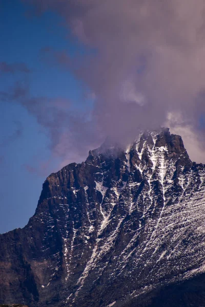 Gyönyörű Kilátás Nyílik Havas Gran Paradiso Hegyre Olaszországi Graian Alpokban — Stock Fotó