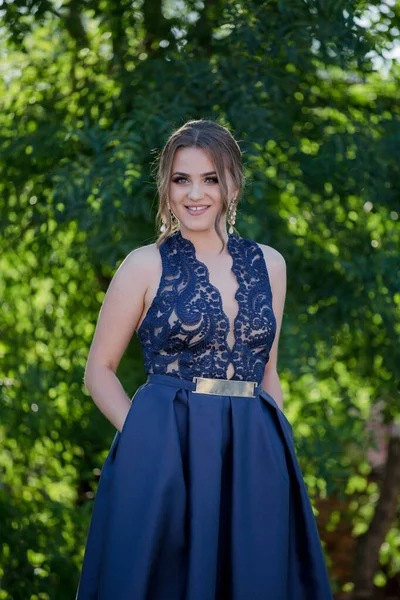 Shallow Focus Vertical Shot Young Woman Posing Outdoors Blue Dress — Stock Photo, Image