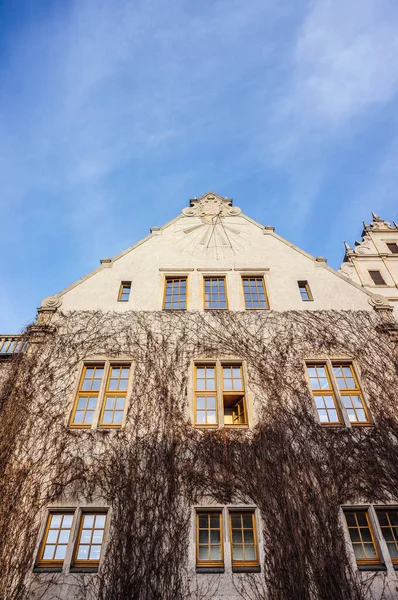 Poznan Poland Nov 2016 Universitetsbyggnaden Adam Mickiewicz Med Tillväxt Väggarna — Stockfoto