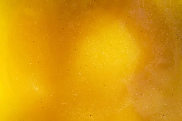 Sıvı Arıların Altın Desenli Yüzeyi Işığın Yansımalarıyla Lezzetli Sağlıklı Yemekler — Stok fotoğraf