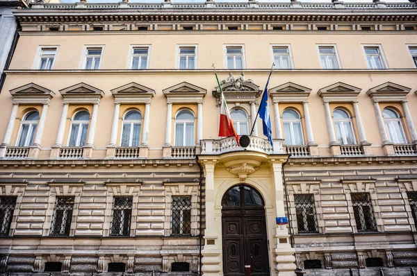 Варшов Польша Ноя 2016 Главный Вход Посольства Италии Флагами Над — стоковое фото