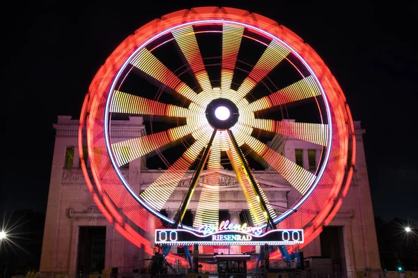 ミュンヘン ドイツ 2021年7月19日 夏のケーニヒスプラッツの観覧車 — ストック写真