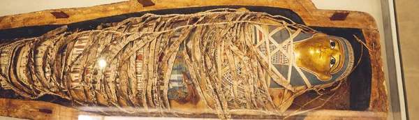 Cairo Egypt Jun 2021 Een Bovenaanzicht Van Een Gouden Mummie — Stockfoto