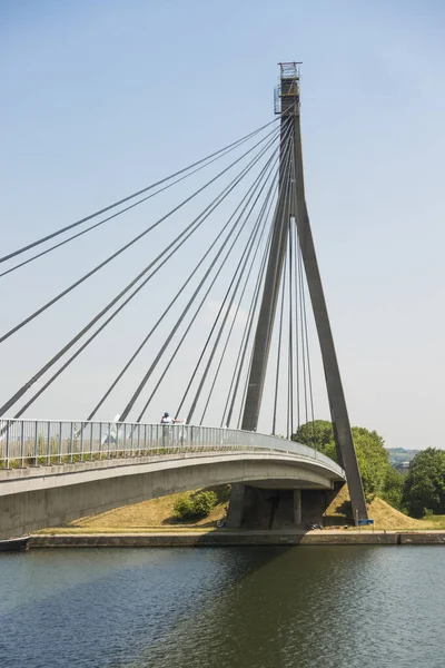 Μια Γέφυρα Που Έμεινε Στο Κέιμπλ Διέσχισε Τερναΐεν Λανάι Εκτεινόμενη — Φωτογραφία Αρχείου