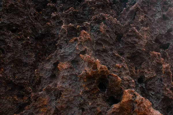 Een Close Shot Van Een Rots Grungy Vlak Een Strand — Stockfoto