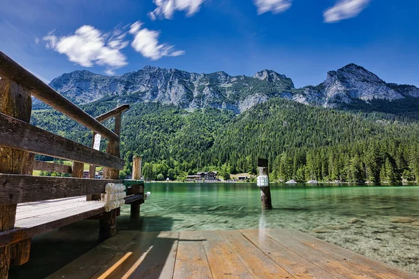 Piękne Ujęcie Spokojnego Jeziora Wysokich Wzgórzach Tle Hintersee Ramsau Niemcy — Zdjęcie stockowe