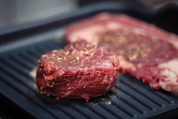 Primer Plano Solomillo Sazonado Filete Carne Res Cocinado Comal Cocina — Foto de Stock