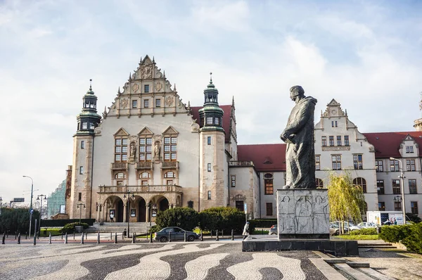 Poznan Polonia Noviembre 2016 Escultura Adam Mickiewicz Edificio Universitario — Foto de Stock