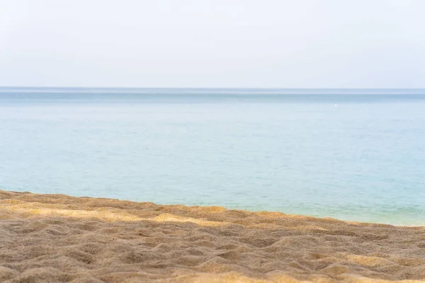 모래로 이루어진 해안선의 — 스톡 사진