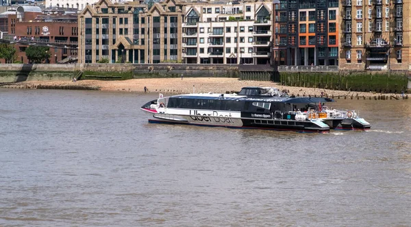 London Rli Kingdom Temmuz 2021 Thames Nehri Üzerinde Bir Uber — Stok fotoğraf