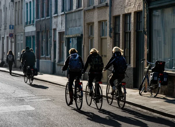 Bruges Belgium Dec 2020 Ποδηλασία Στους Δρόμους Του Brges Βέλγιο — Φωτογραφία Αρχείου