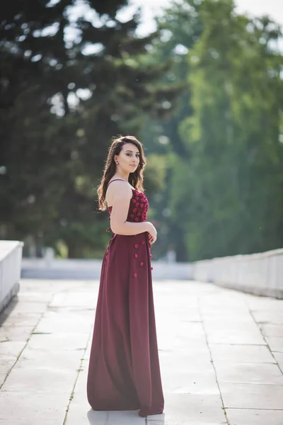 Caucasian Woman Posing Red Dress Pathway Smiling — Zdjęcie stockowe