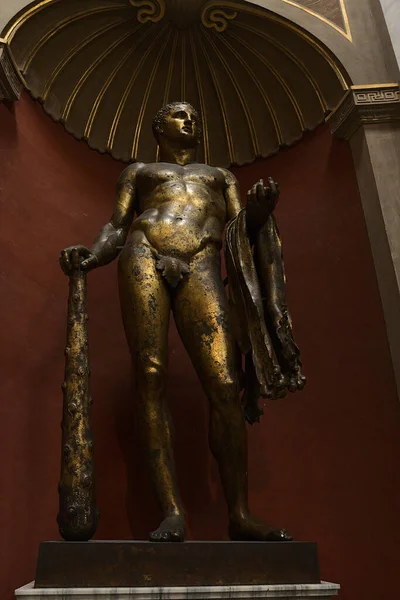Vatican Vatican City 2019年9月1日 ローマのバチカン市にあるピオクレメンティーノ美術館のラウンドルームにある青銅製のヘラクレス像 — ストック写真
