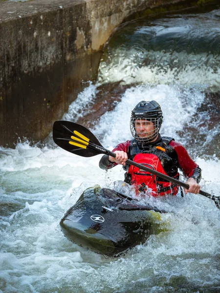 Hildesheim Allemagne Mai 2021 Homme Faisant Kayak Professionnel Dans Rivière — Photo