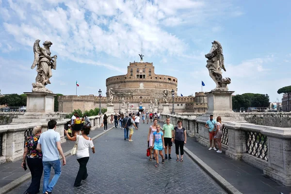 Rome Olaszország 2019 Szeptember Turisták Szent Angelo Hídon Egy Híres — Stock Fotó
