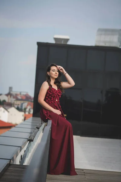 Shallow Focus Vertical Shot Young Woman Posing Roof Red Dress — Foto Stock
