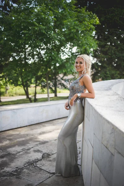 Shallow Focus Shot Beautiful Young Woman Leaning Wall Silver Dress — Stok fotoğraf