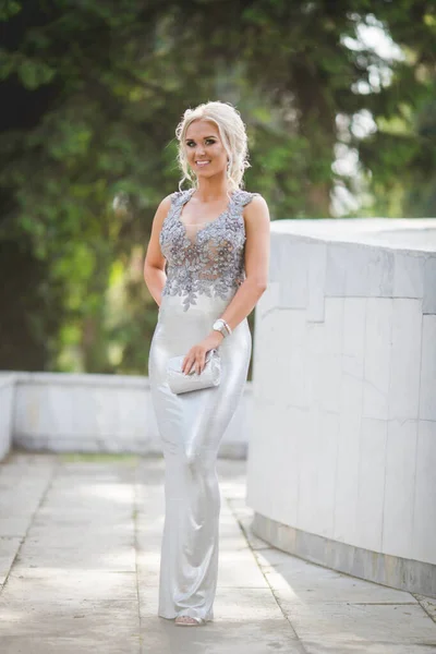 Shallow Focus Vertical Shot Young Woman Posing Wall Silver Dress — Stok fotoğraf