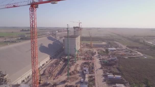 Luchtfoto Drone Uitzicht Het Industriële Gebouw Avond Een Grote Stad — Stockvideo