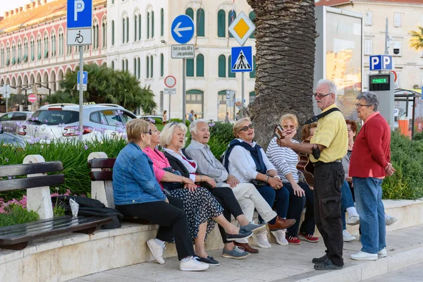 Split Croatia Jun 2021 Πρωτότυπη Εικόνα Ομάδας Ηλικιωμένων Που Τραγουδούν — Φωτογραφία Αρχείου