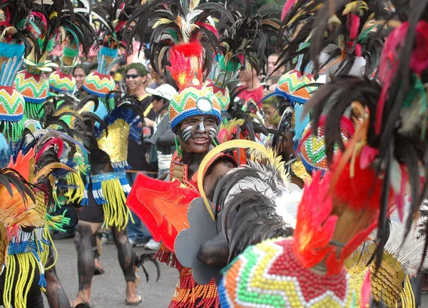 Bacolod Filipinas Enero 2010 Bailarines Tradicionales Colorido Festival Bacolod Filipinas —  Fotos de Stock