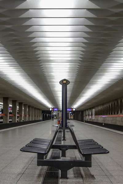 Ένα Κατακόρυφο Κλείσιμο Ενός Καθίσματος Σιδηροδρομικού Σταθμού — Φωτογραφία Αρχείου