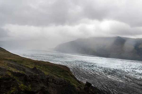 Rio Que Corre Através Das Montanhas Islândia — Fotografia de Stock