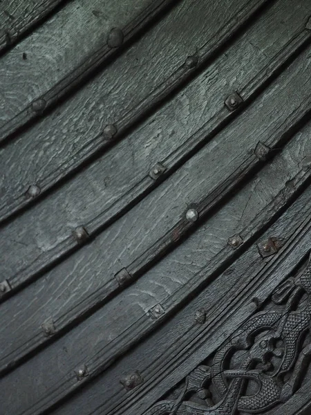 Tiro Vertical Uma Superfície Madeira Decorada Preto Para Papéis Parede — Fotografia de Stock