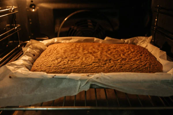 Close Bolo Lençol Fresco Forno — Fotografia de Stock