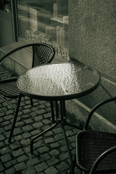 Czarno Białe Ujęcie Zewnętrznej Kawiarni — Zdjęcie stockowe