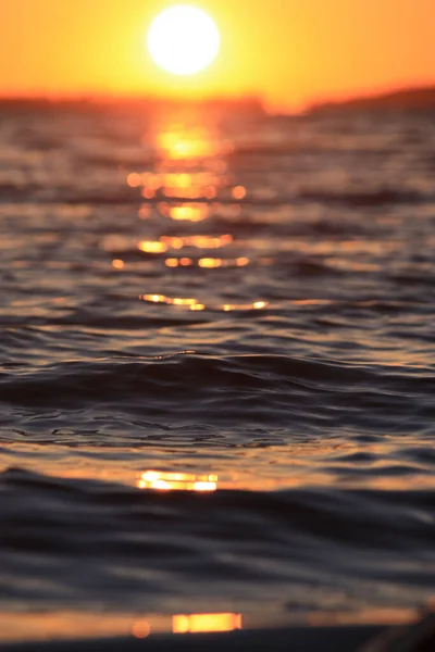 Colpo Verticale Mare Sfocato Durante Tramonto Ottimo Carta Parati — Foto Stock