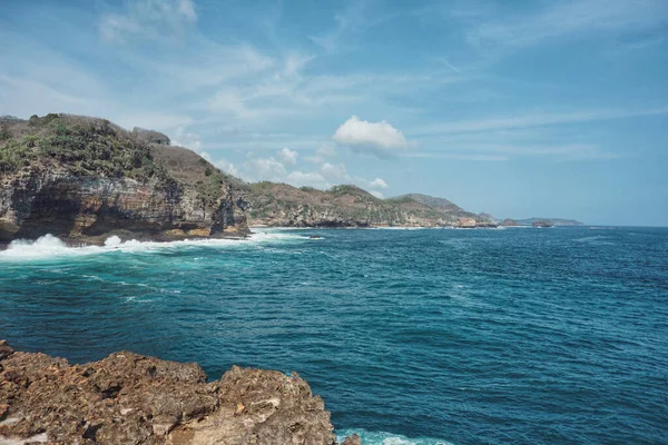 Una Splendida Vista Mare Circondato Scogliere — Foto Stock