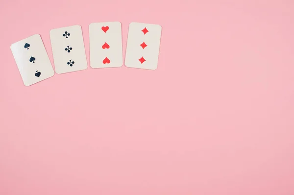 Diamenty Serca Kluby Piki Kart Pokerowych Różowym Tle Wolnym Miejscem — Zdjęcie stockowe