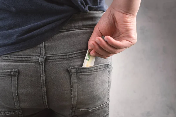 Een Eurobiljet Een Broekzak Stoppen Tiener Man Versleten Kleren — Stockfoto