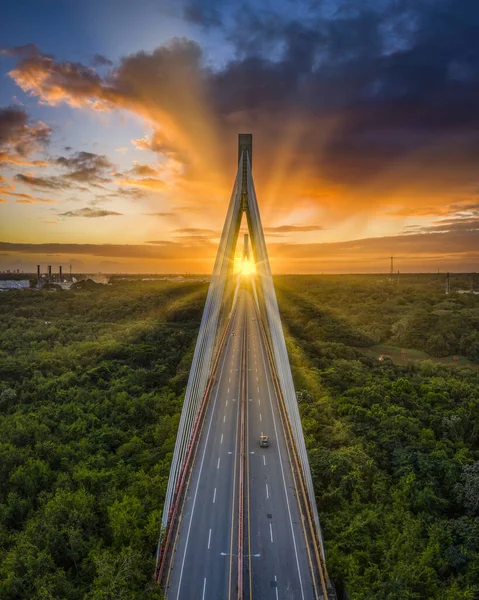 Vertikální Snímek Mostu Mauricio Baez Během Východu Slunce San Pedro — Stock fotografie