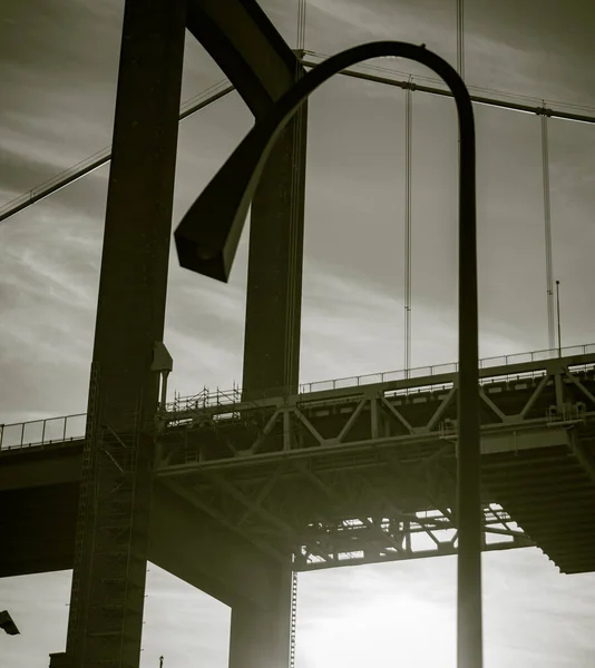 Plano Vertical Puente Sobre Fondo Cielo — Foto de Stock