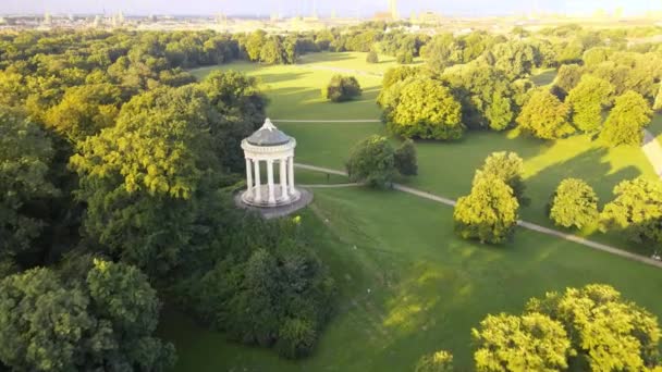 Images Aériennes Magnifique Parc Verdoyant Lors Une Soirée Ensoleillée — Video