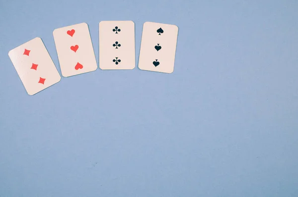 Diamenty Serca Kluby Piki Kart Pokerowych Niebieskim Tle Wolnym Miejscem — Zdjęcie stockowe