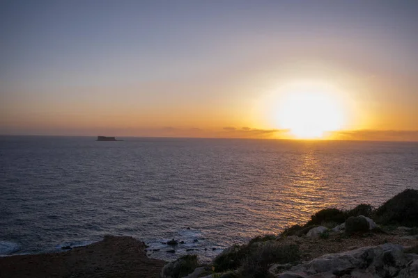 Мирний Гарний Захід Сонця Кількома Хмарами Вздовж Узбережжя Кренді Мальта — стокове фото