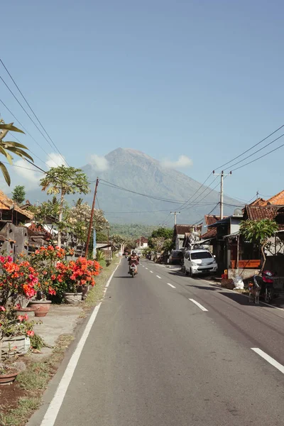 通往巴厘岛阿贡火山的风景线 — 图库照片