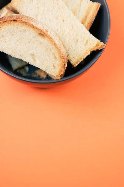 Vertical Shot Bread Slices Bowl Isolated Orange Background — Stock Photo, Image