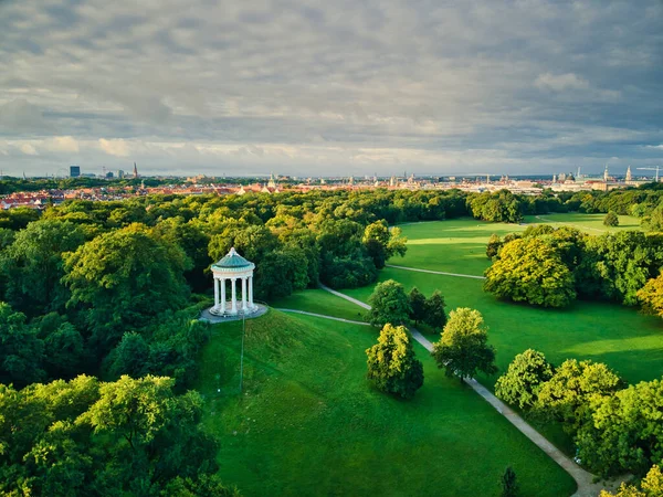 Monopteros English Garden Replica Templo Griego Con Vistas Jardín Construido — Foto de Stock